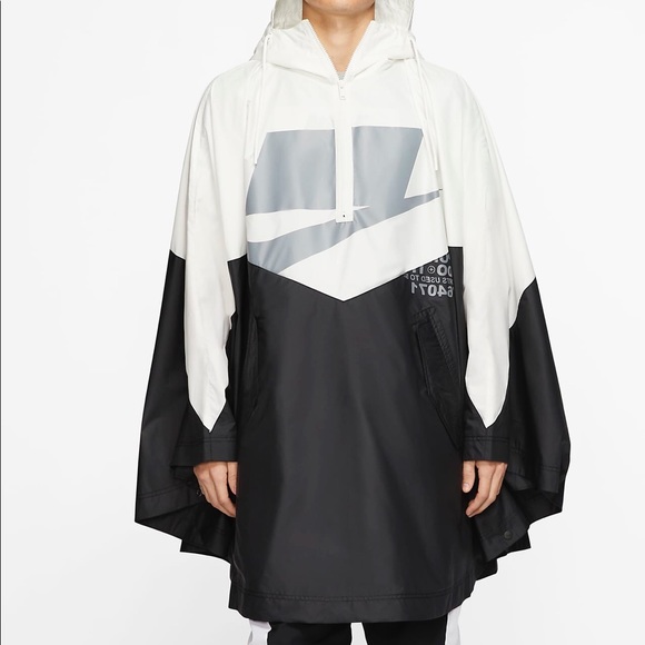 Nike Sportswear Rain Poncho - Picture 1 of 3